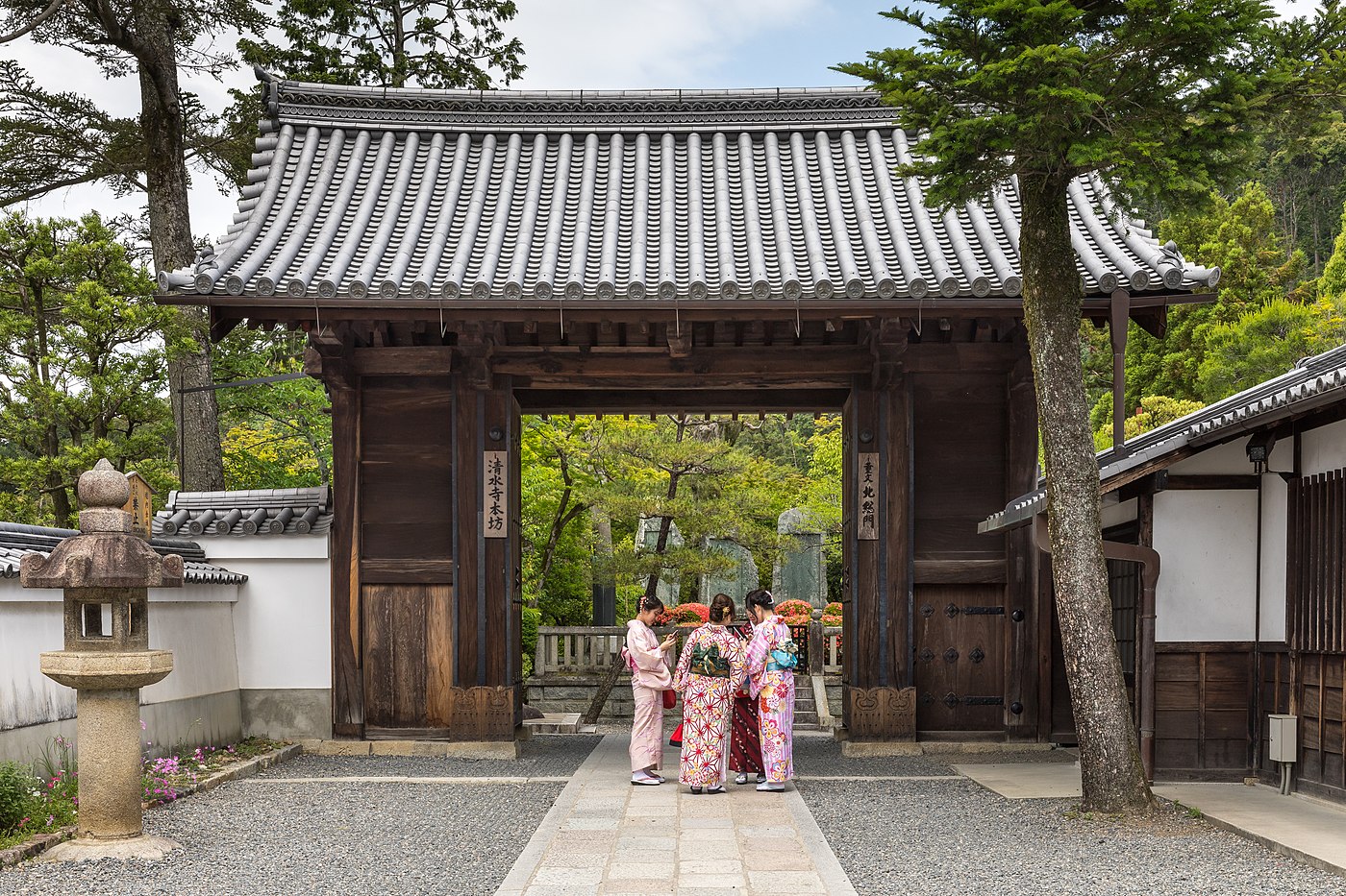 Four ladies wearing a yukata